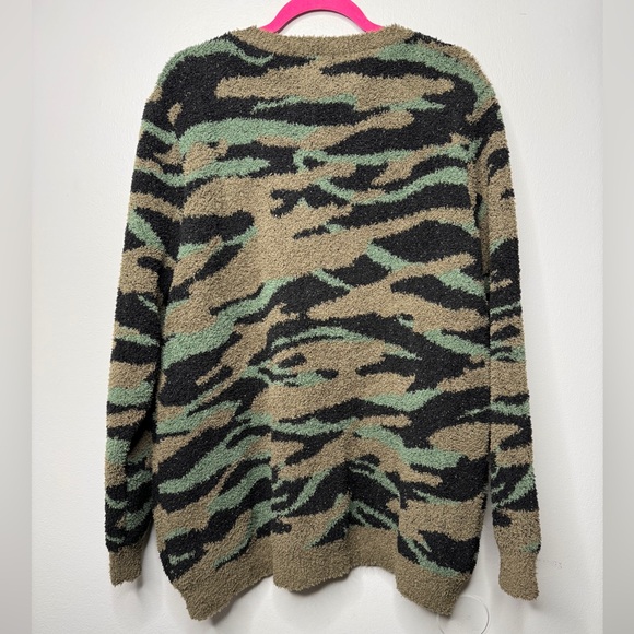 Barefoot Dreams Camo Sweater Cozy Warm | Size 1X | NWT - Picture 5 of 5